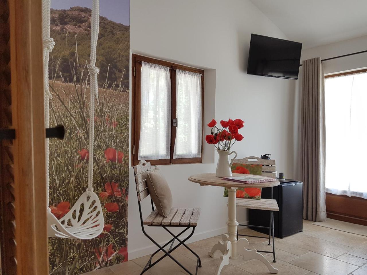 Les Mazets Du Luberon Bed & Breakfast Puget Exterior foto